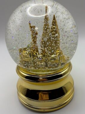 New York City Skyline Glitter Snow Globe